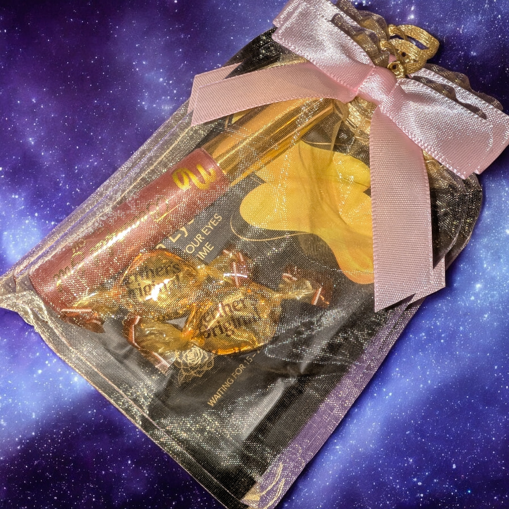 Limited Edition Capricorn Self-Care Kit ♑8 - 24k Magic Lip Oil + Gold Masks